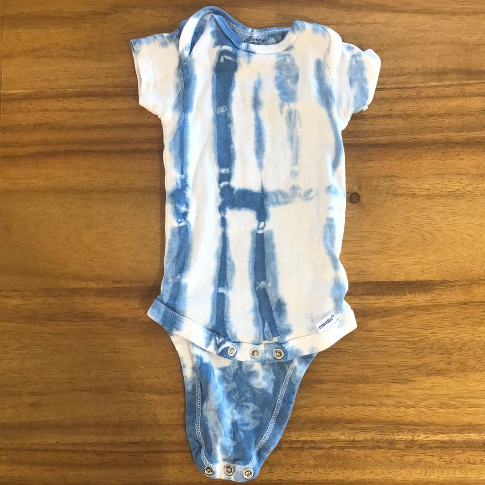 Gerber Organic Cotton Tie-Dye Onesie, 0-3 months